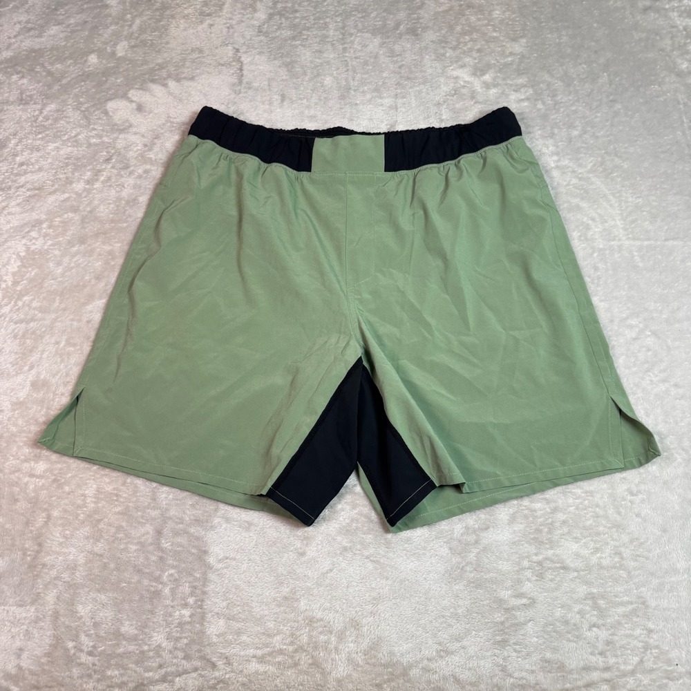 NWOT Ten Thousand Mens The Fight 7" Short Lined L Green Athletic Training